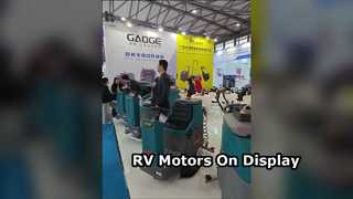 No chão: nossos motores na exposição